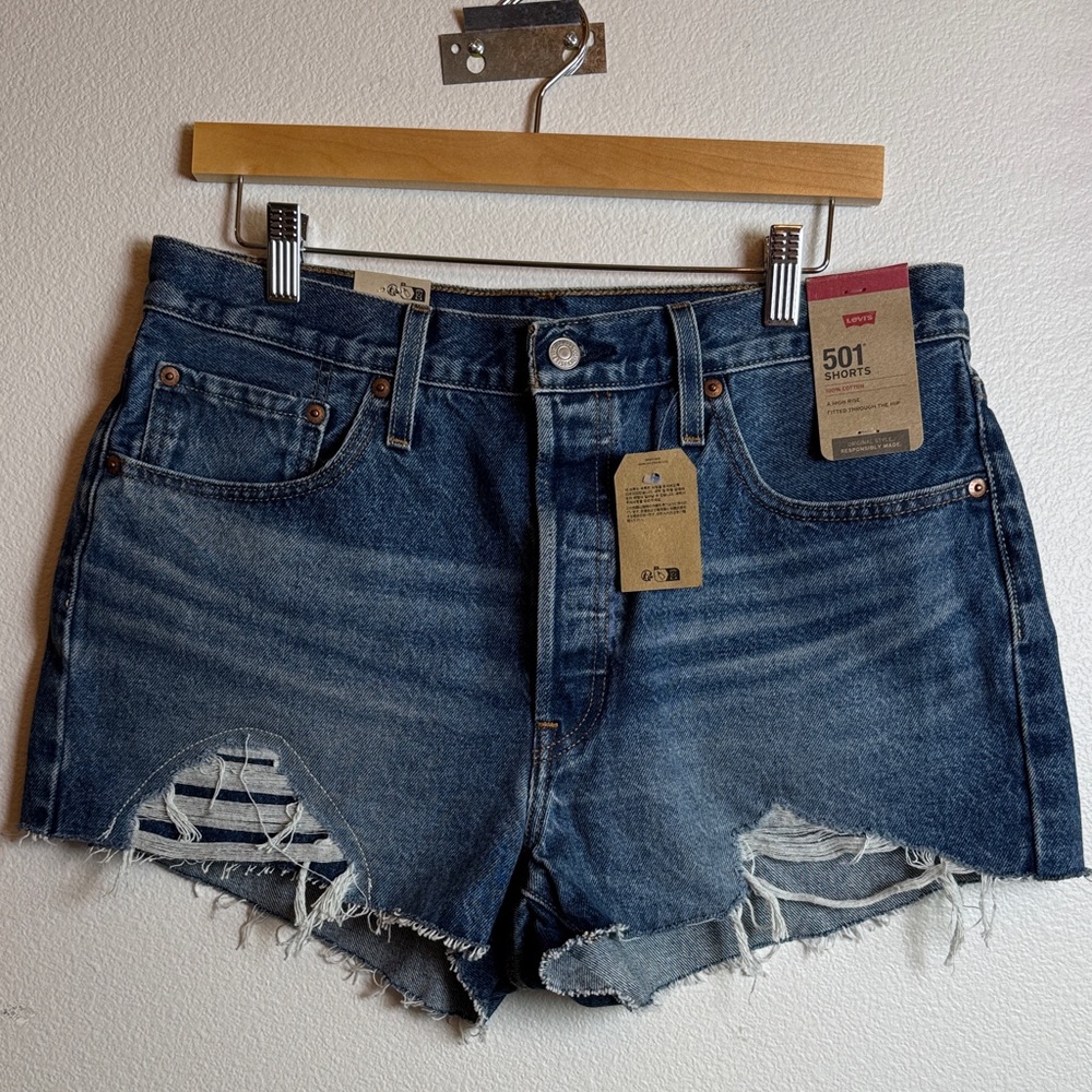 NWT Levi’s 501 Denim Cutoff Shorts High Rise Distressed Button Fly Size 32